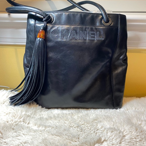 Pre loved vintage authentic Chanel tote bag - Picture 3 of 15